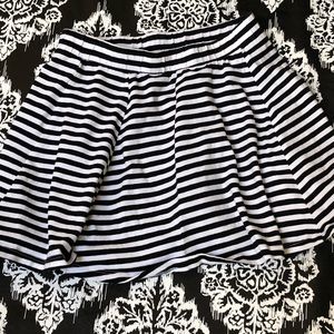 H & M girls. Striped skirt size 8-9 year